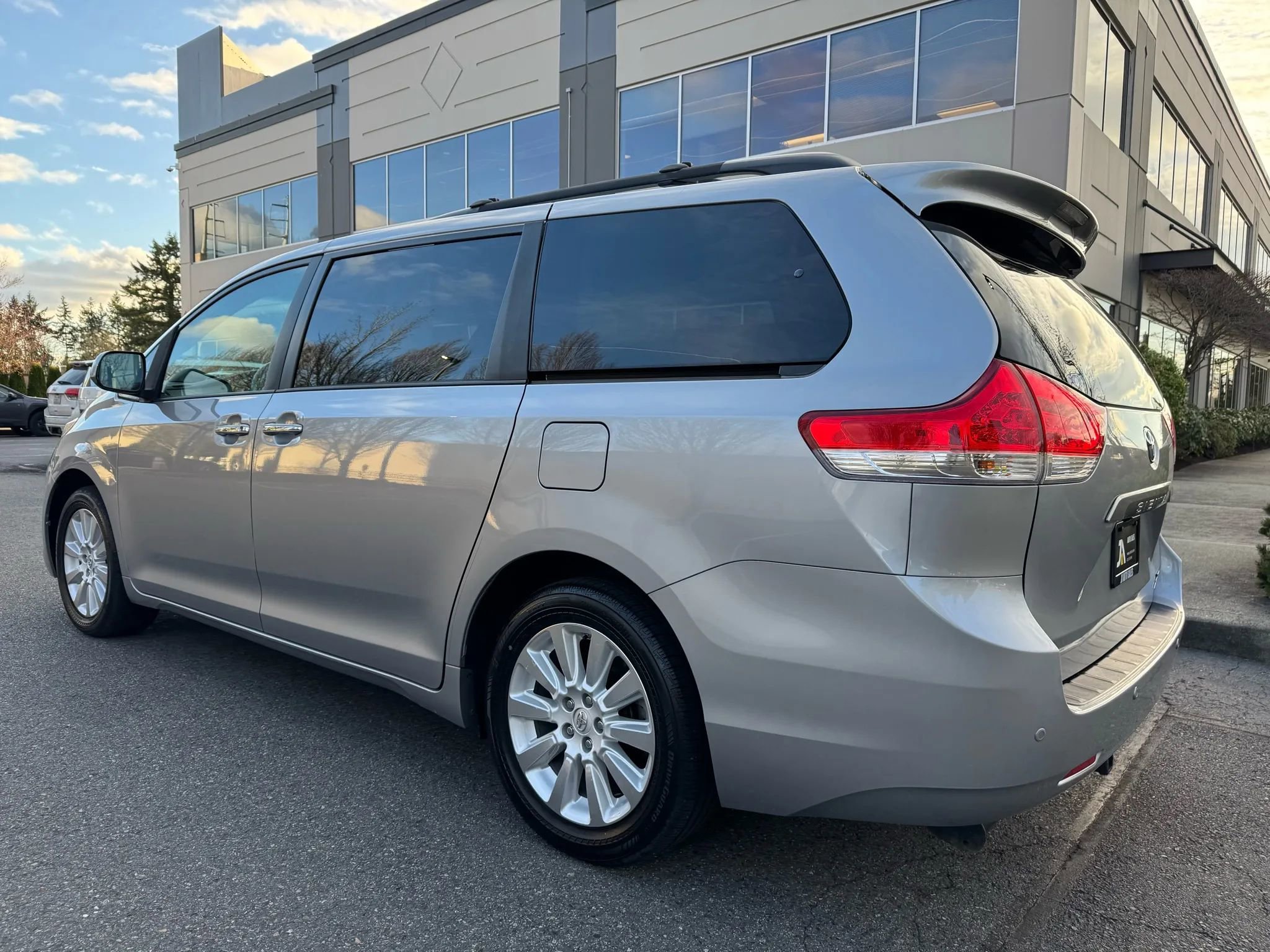 Used 2014 Toyota Sienna XLE w/ XLE Premium Package AWD/4WD image 7