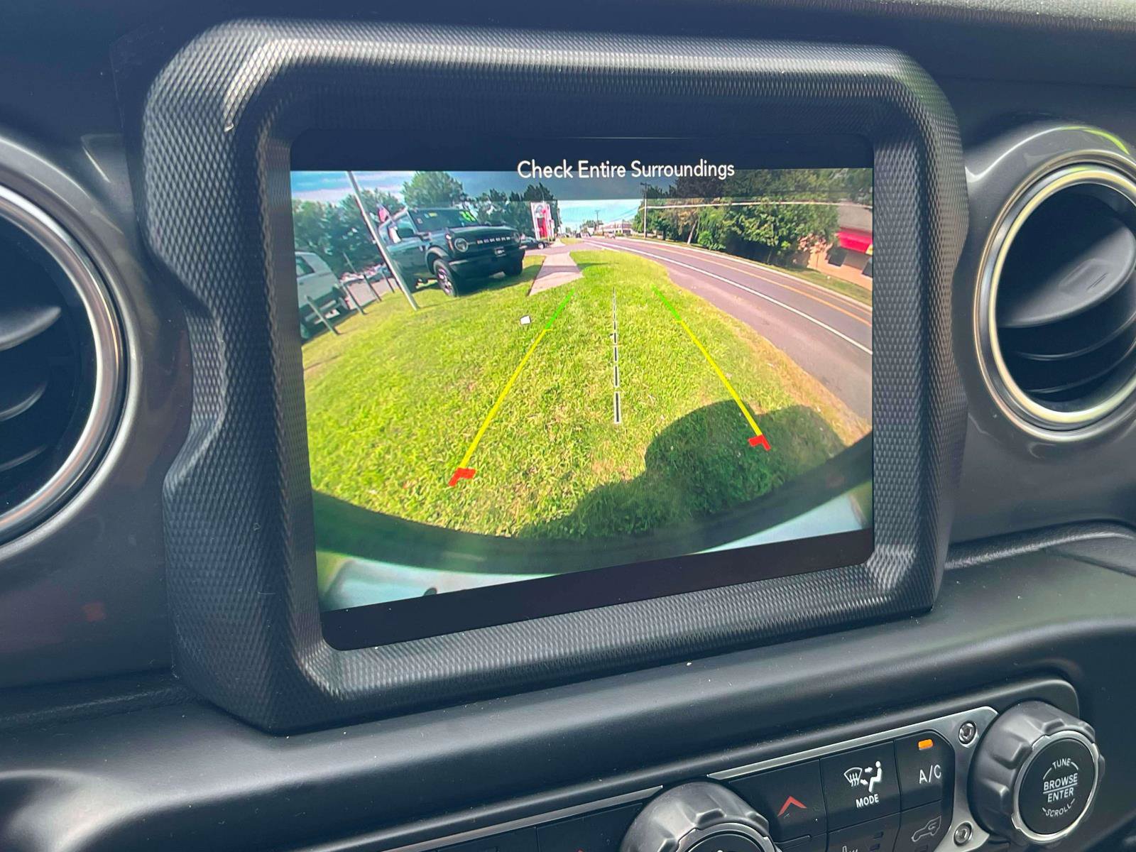 Used 2022 Jeep Wrangler Unlimited Sahara w/ Cold Weather Group AWD/4WD image 14