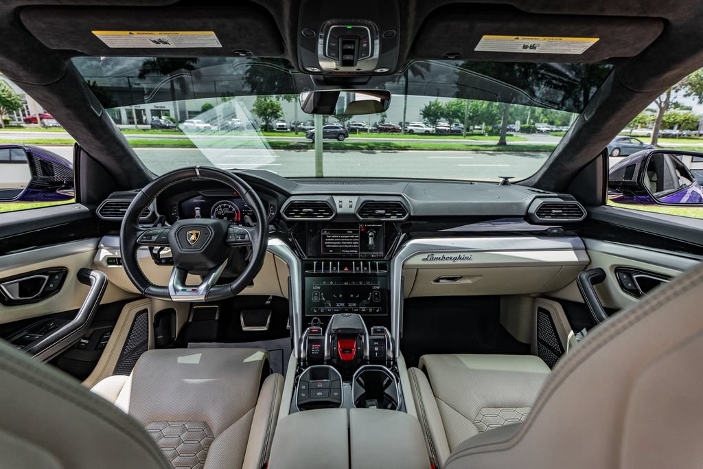 Used 2021 Lamborghini Urus AWD/4WD image 23