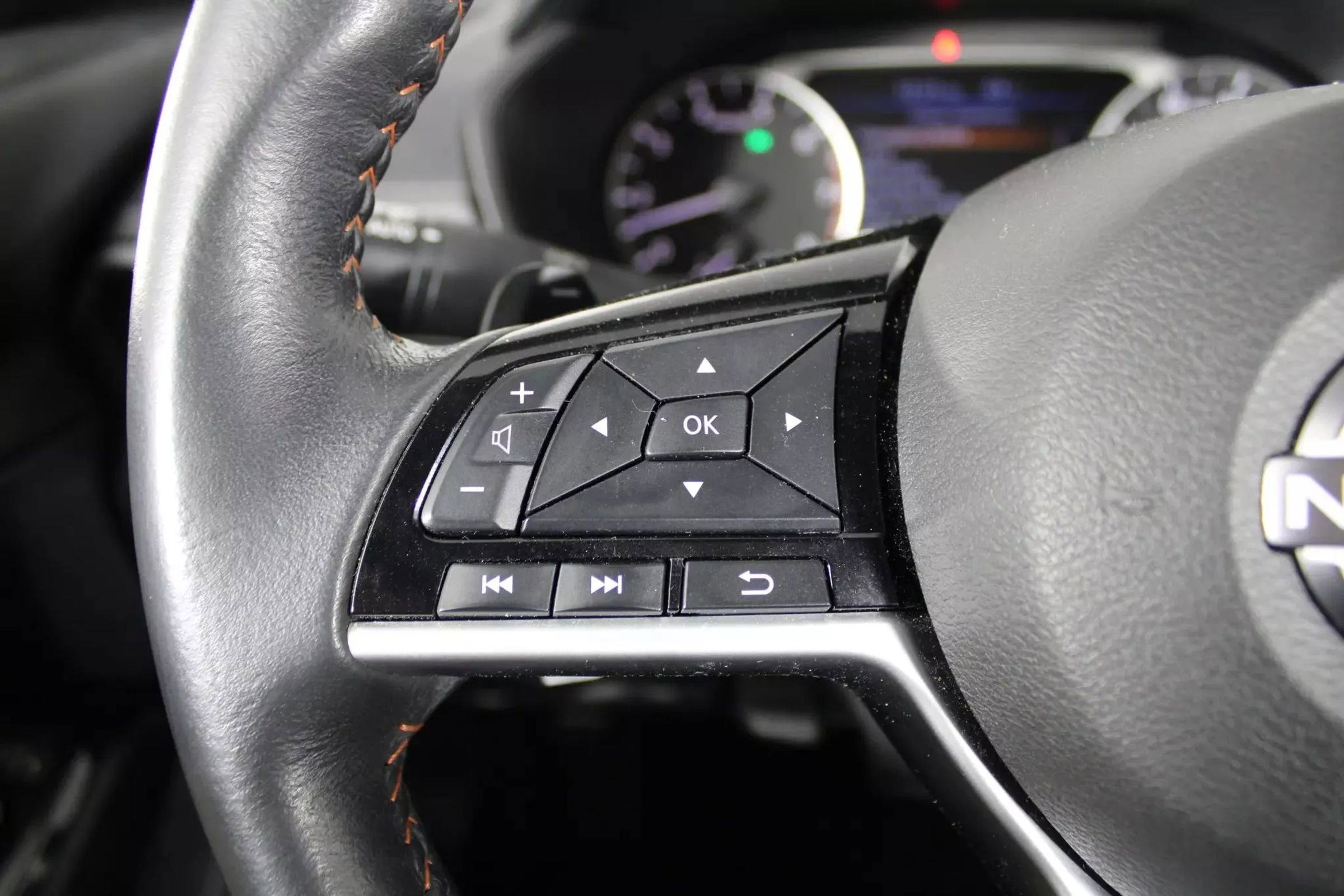 Used 2024 Nissan Altima 2.5 SR FWD image 16