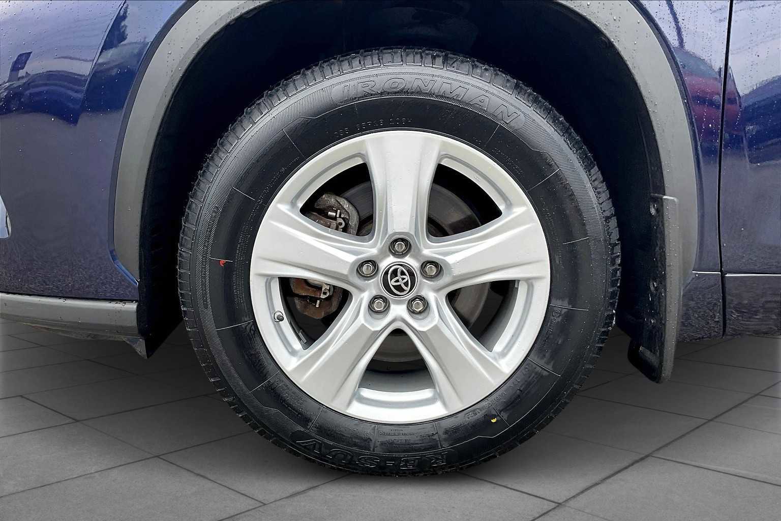 Used 2023 Toyota Highlander L image 10