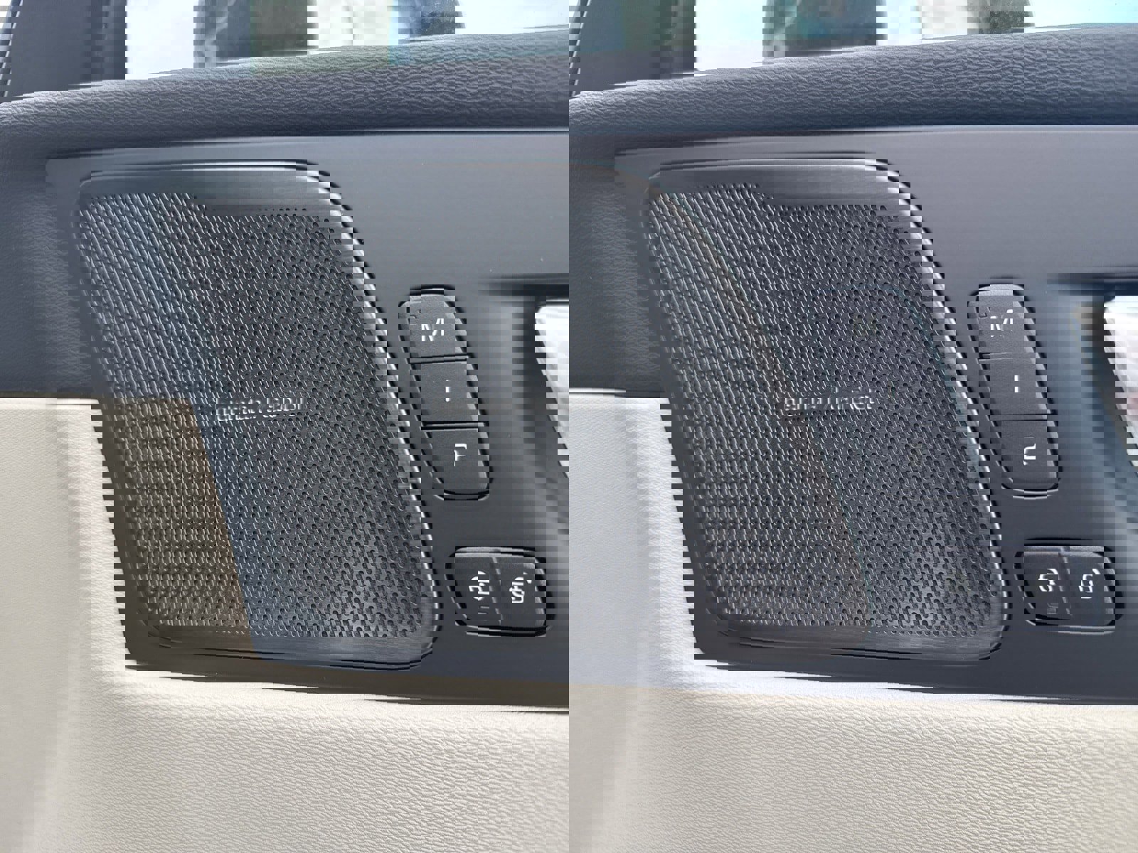 New 2026 Volvo XC60 B5 Ultra w/ Protection Package Premier image 17