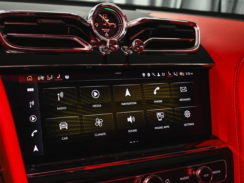 Used 2023 Bentley Bentayga AWD/4WD image 32