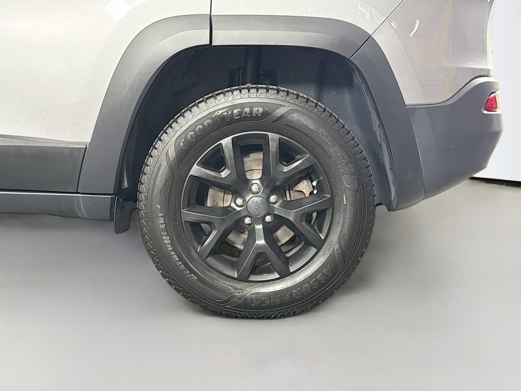 Used 2017 Jeep Cherokee Trailhawk AWD/4WD image 31