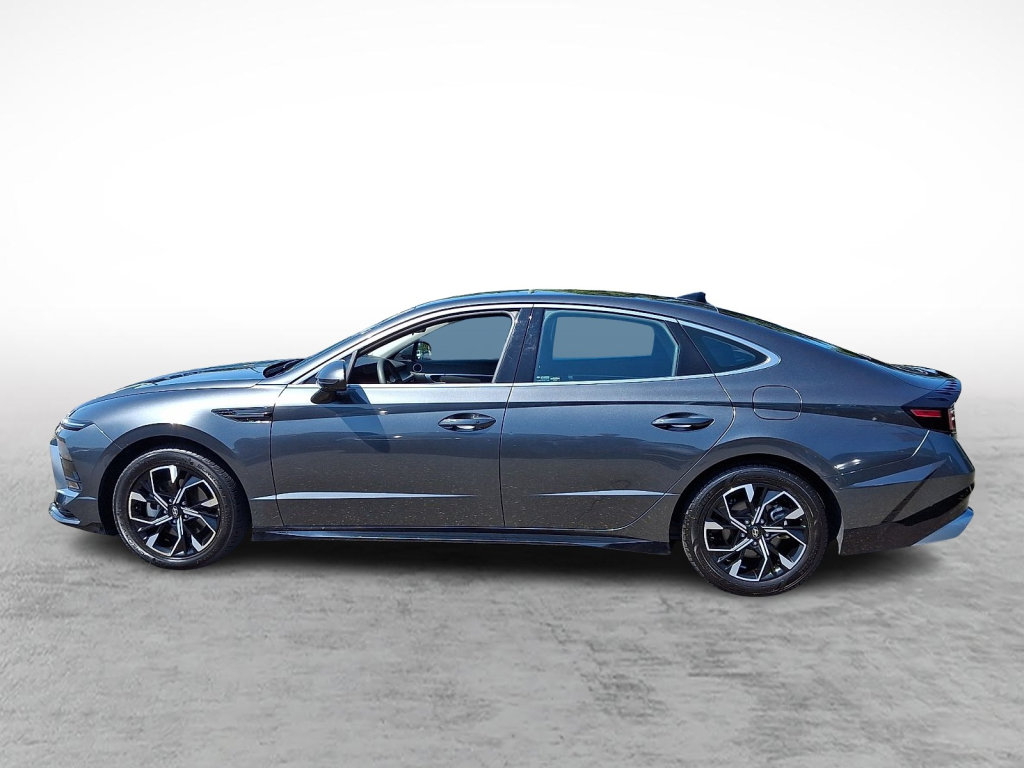 Used 2025 Hyundai Sonata SEL FWD image 2