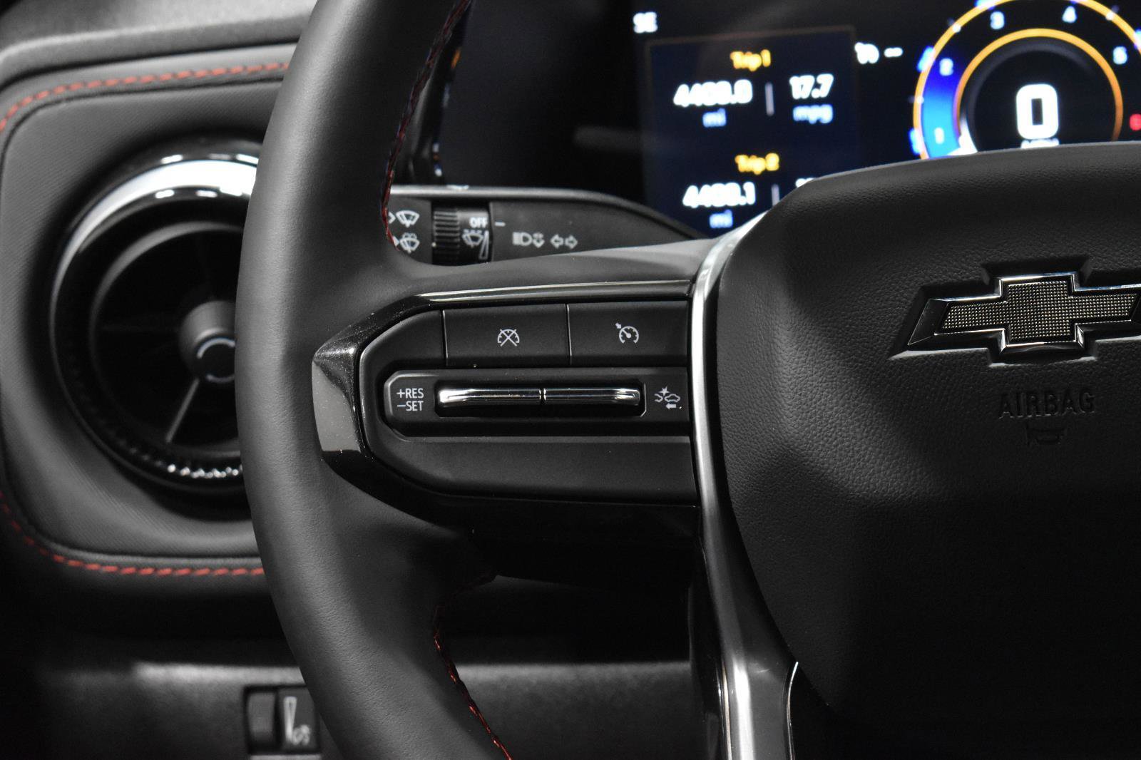 Used 2024 Chevrolet Colorado Z71 w/ Z71 Convenience Package 2 AWD/4WD image 11