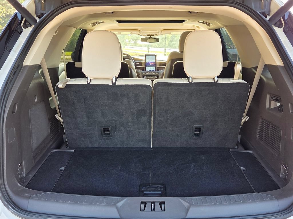 Used 2020 Ford Explorer Platinum w/ Premium Technology Package AWD/4WD image 12