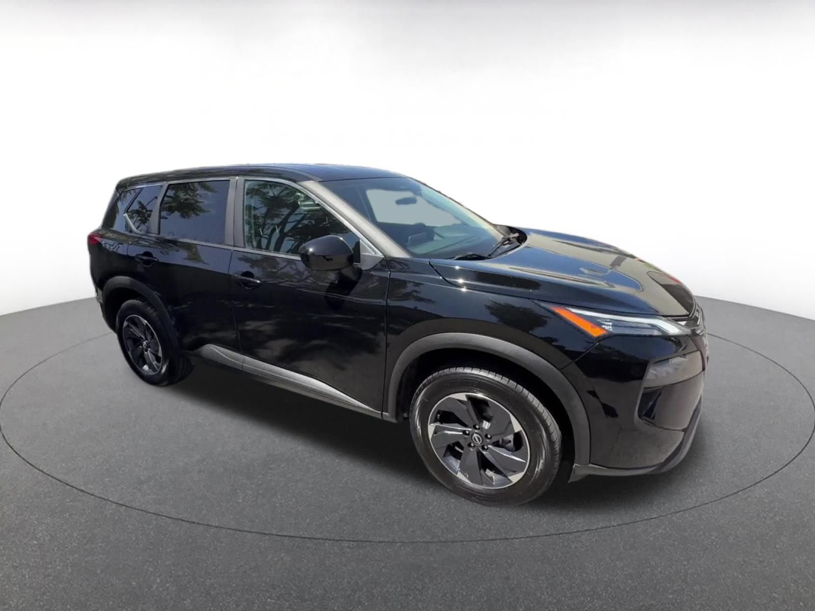 Used 2025 Nissan Rogue SV FWD image 2