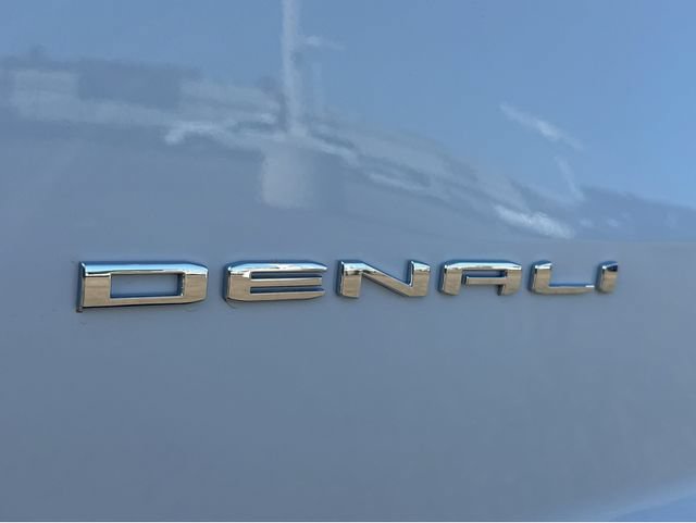 New 2026 GMC Acadia Denali Ultimate w/ LPO, Floor Liner Package AWD/4WD image 16