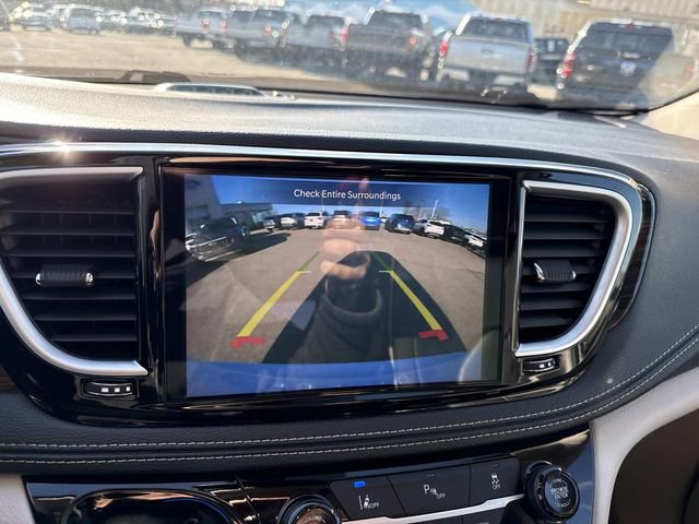 Used 2023 Chrysler Pacifica Limited image 25