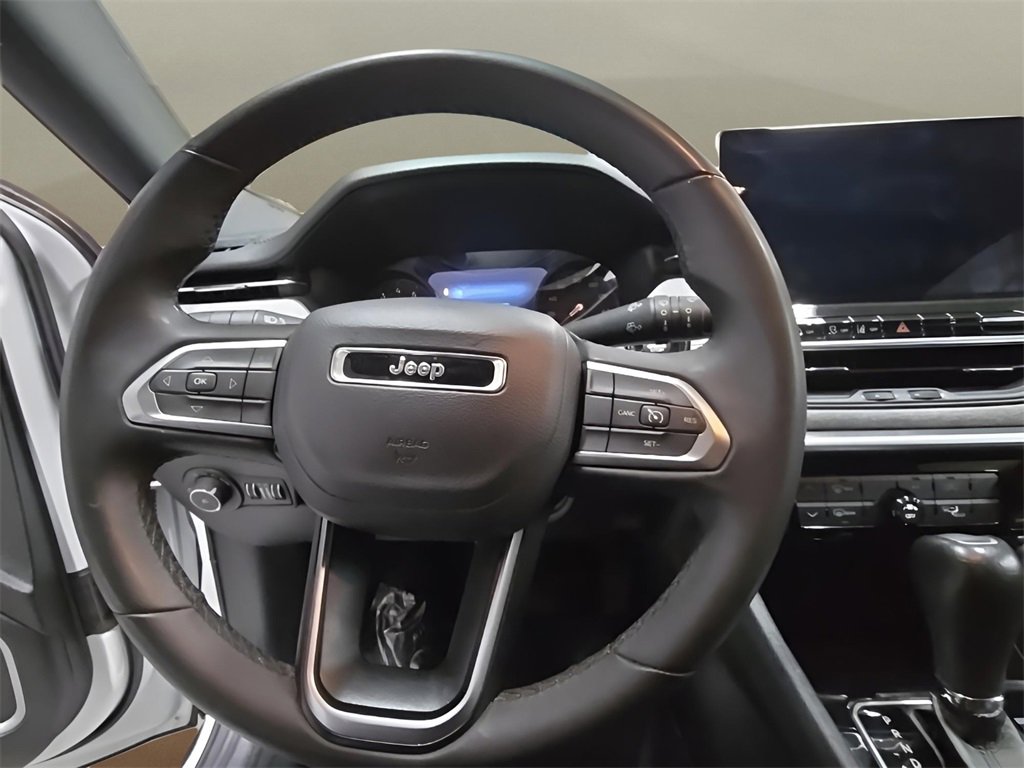 Used 2024 Jeep Compass Latitude image 23