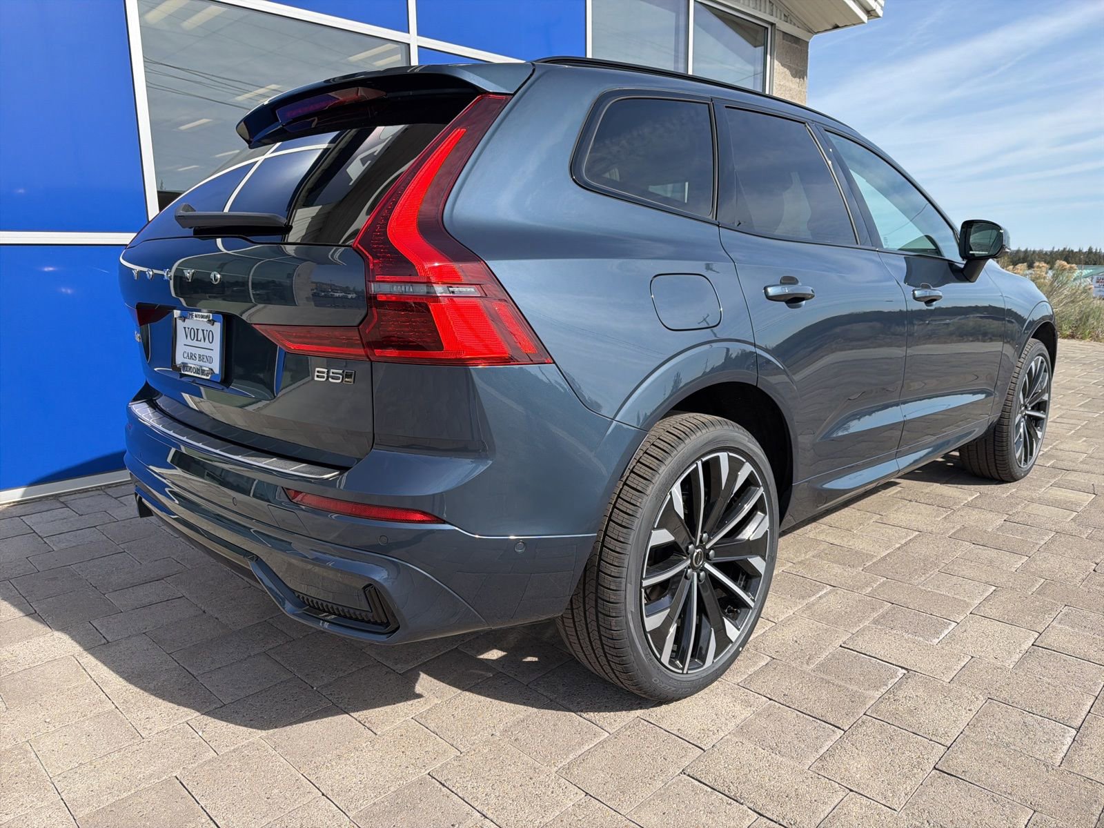 New 2026 Volvo XC60 B5 Ultra w/ Climate Package AWD/4WD image 7