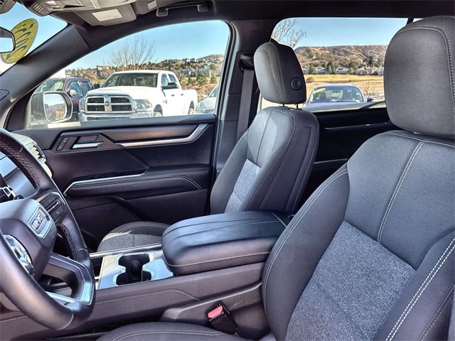 Used 2025 GMC Acadia Elevation image 11