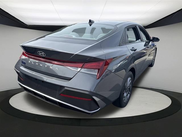 Used 2024 Hyundai Elantra SEL image 8