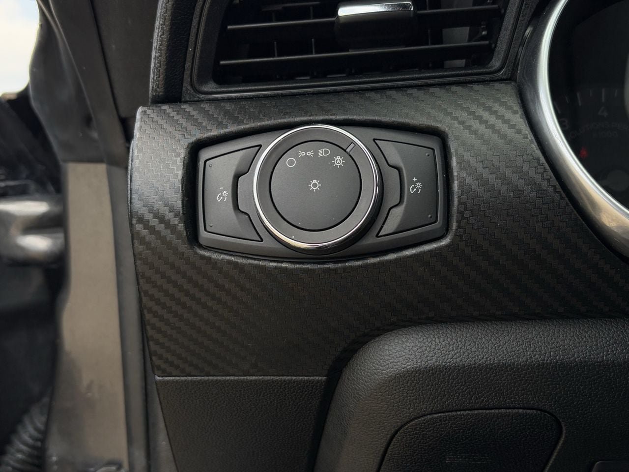 Used 2018 Ford Mustang Coupe RWD image 22