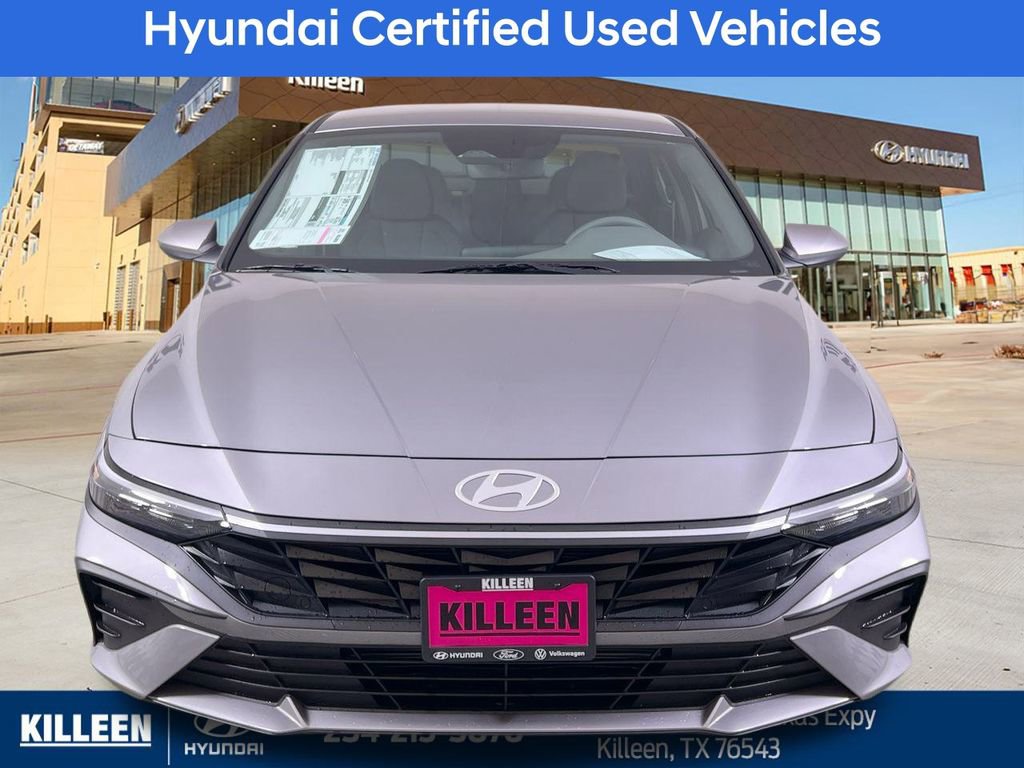 Used 2025 Hyundai Elantra SE FWD image 2