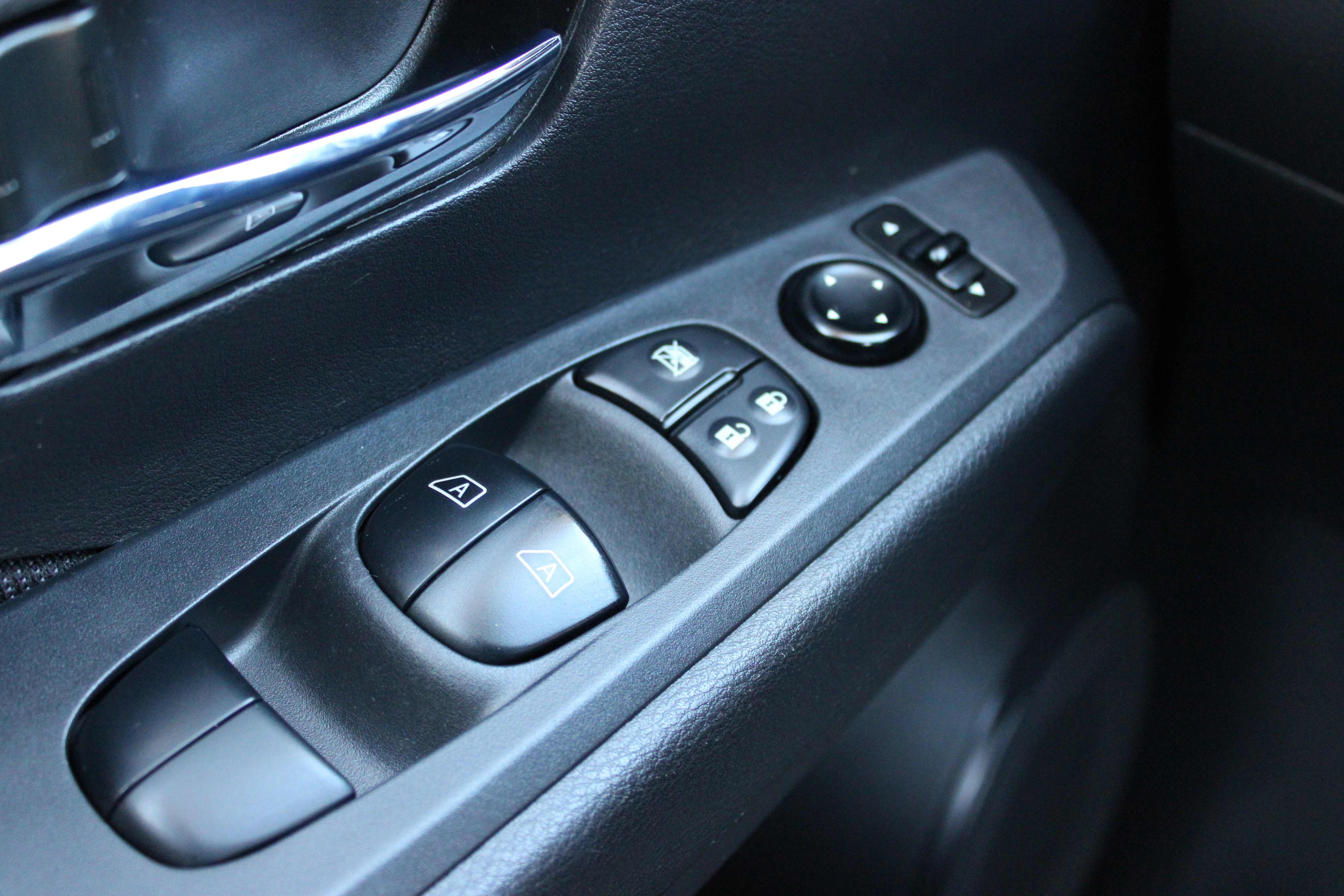 Certified 2021 Nissan Kicks SV image 28