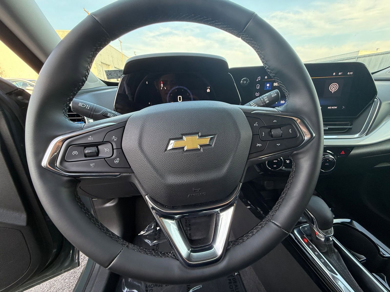 Used 2025 Chevrolet Trax LT w/ LT Convenience Package image 28