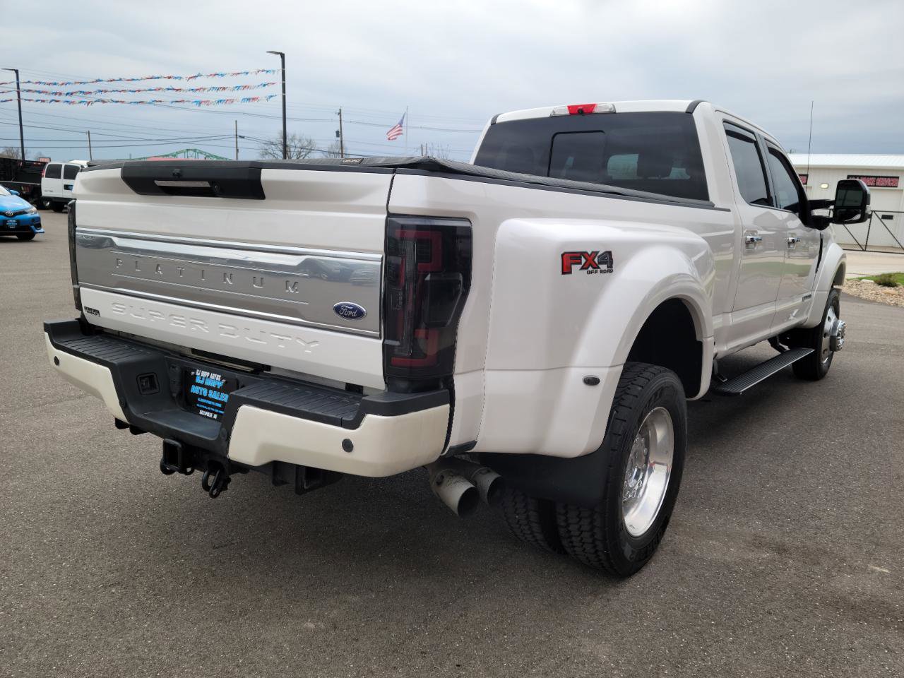 Used 2017 Ford F450 Platinum w/ Platinum Ultimate Package AWD/4WD image 4
