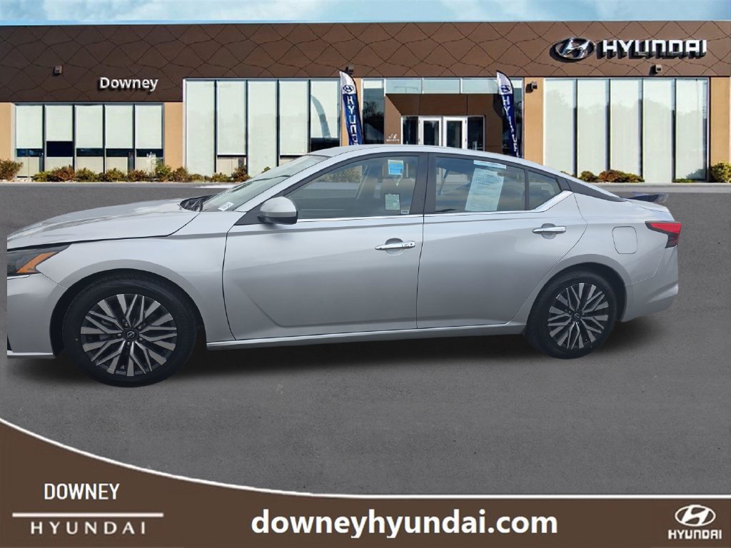 Used 2023 Nissan Altima 2.5 SV FWD image 2