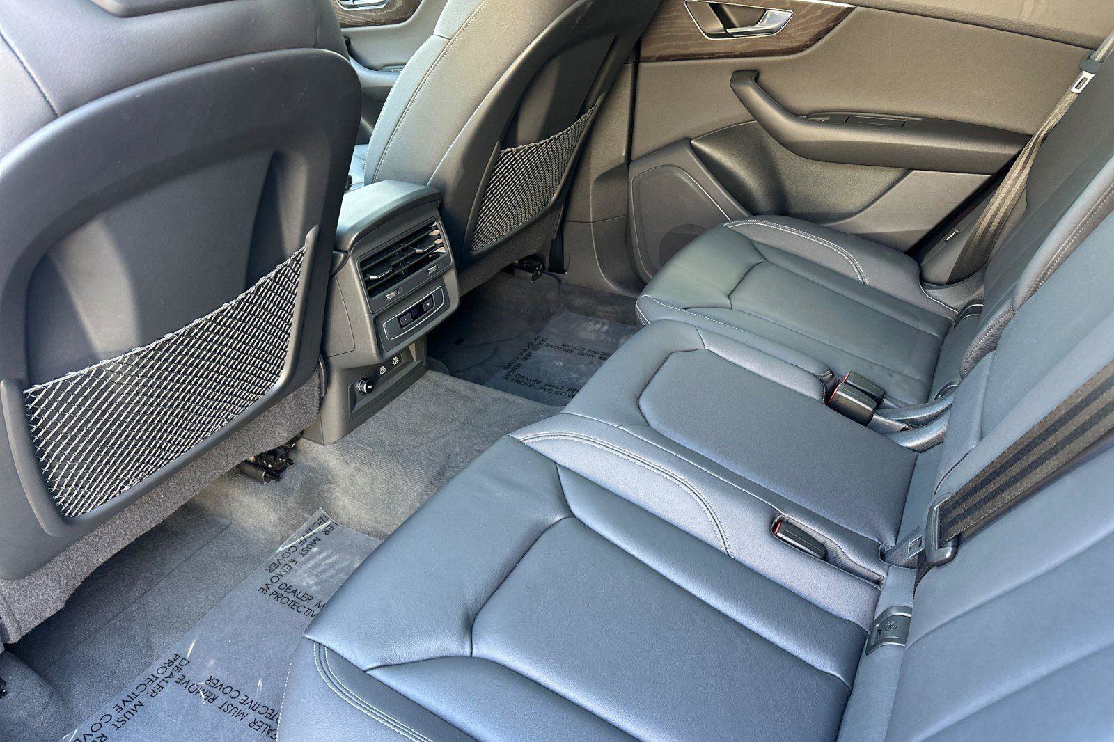 Used 2023 Audi Q8 Premium image 12