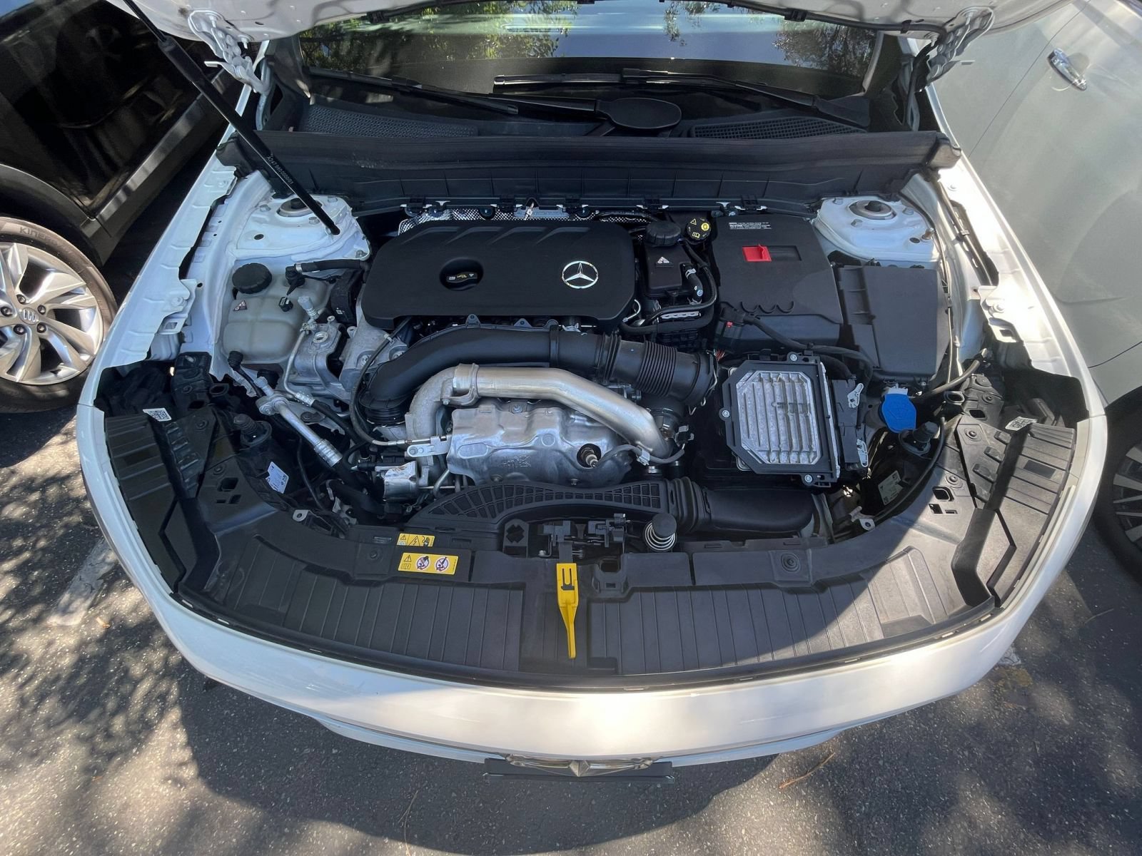 Used 2025 Mercedes-Benz GLB 250 image 32