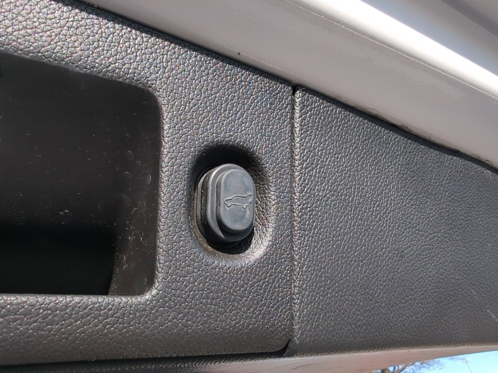 Used 2017 Chevrolet Suburban Premier image 47