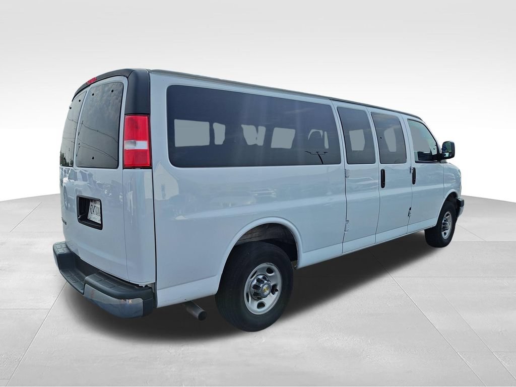 Used 2025 Chevrolet Express 3500 LT w/ LT Preferred Equipment Group RWD image 5
