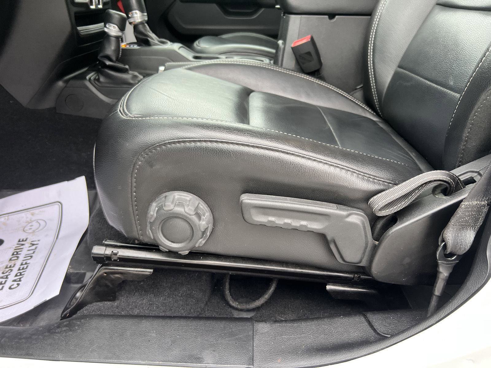 Used 2019 Jeep Wrangler Unlimited Sahara image 12