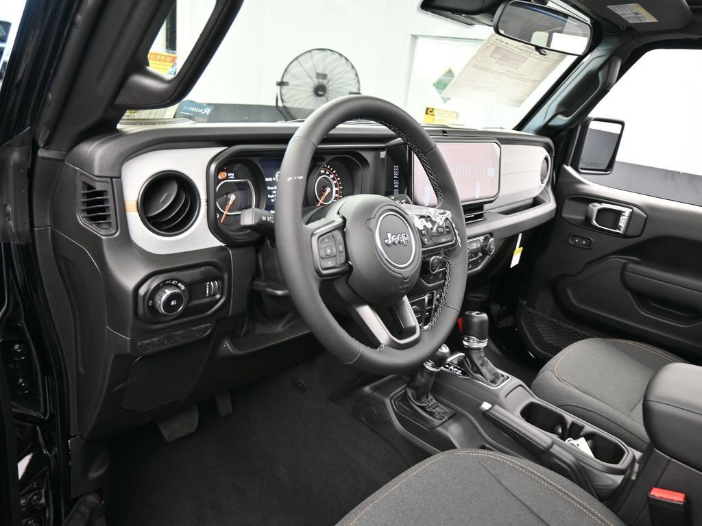 Used 2025 Jeep Wrangler Willys AWD/4WD image 10