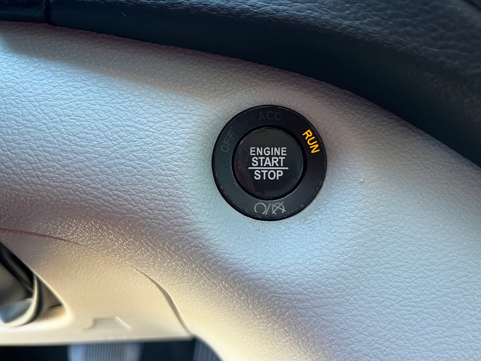 Used 2020 Jeep Cherokee Limited w/ Technology Group image 30