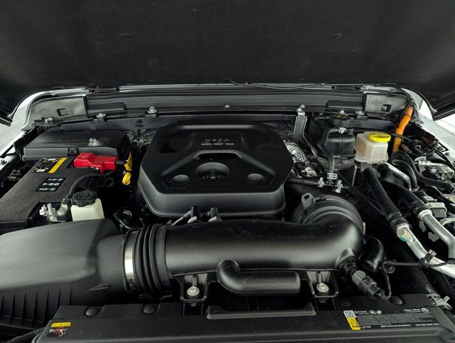 Used 2025 Jeep Wrangler Unlimited Sahara AWD/4WD image 27