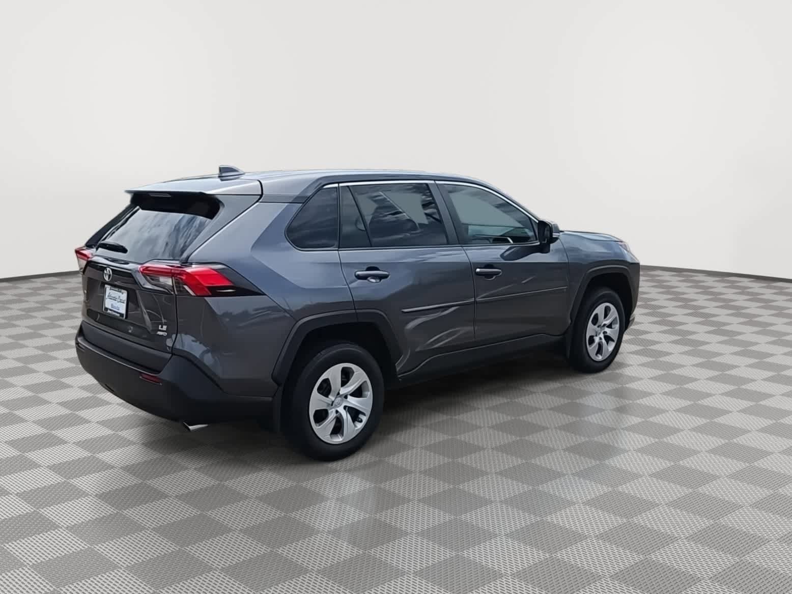 Used 2022 Toyota RAV4 LE AWD/4WD image 8