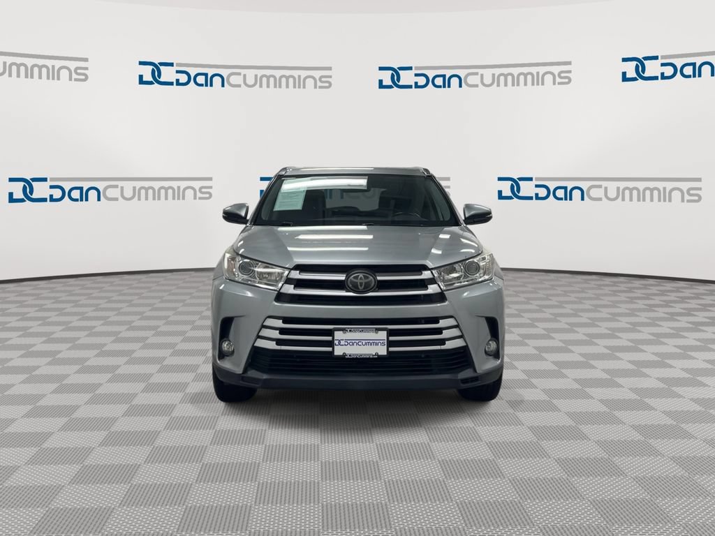 Used 2018 Toyota Highlander XLE AWD/4WD image 3