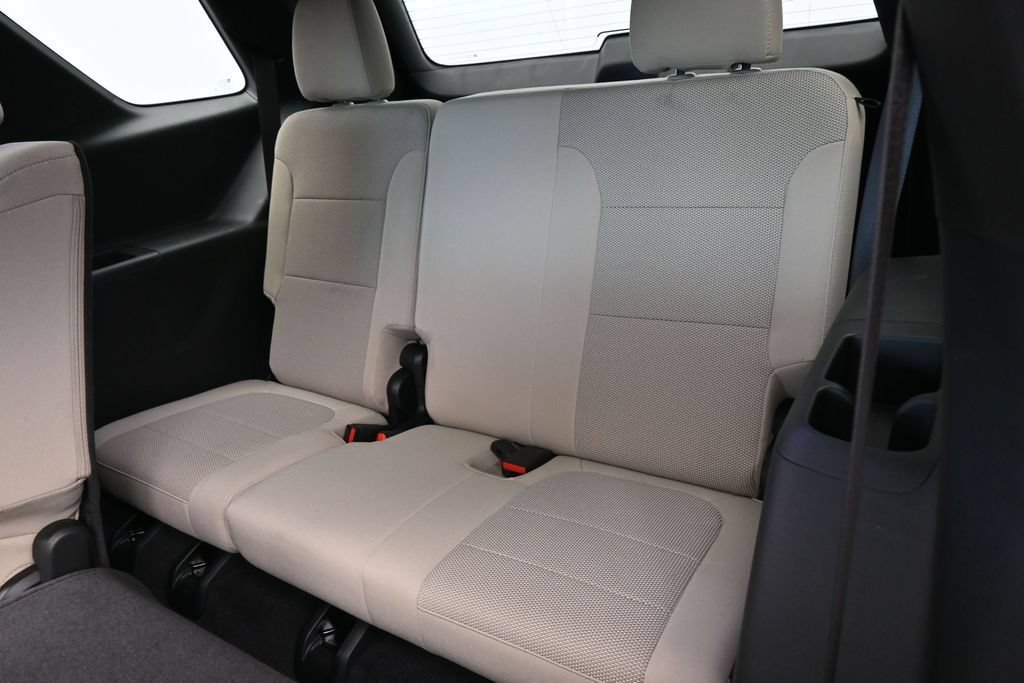 Used 2023 Chevrolet Traverse LS FWD image 31