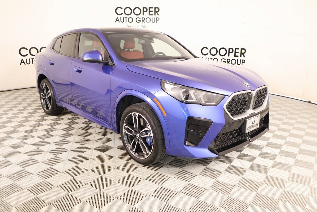 Used 2025 BMW X2 xDrive28i w/ M Sport Package image 1