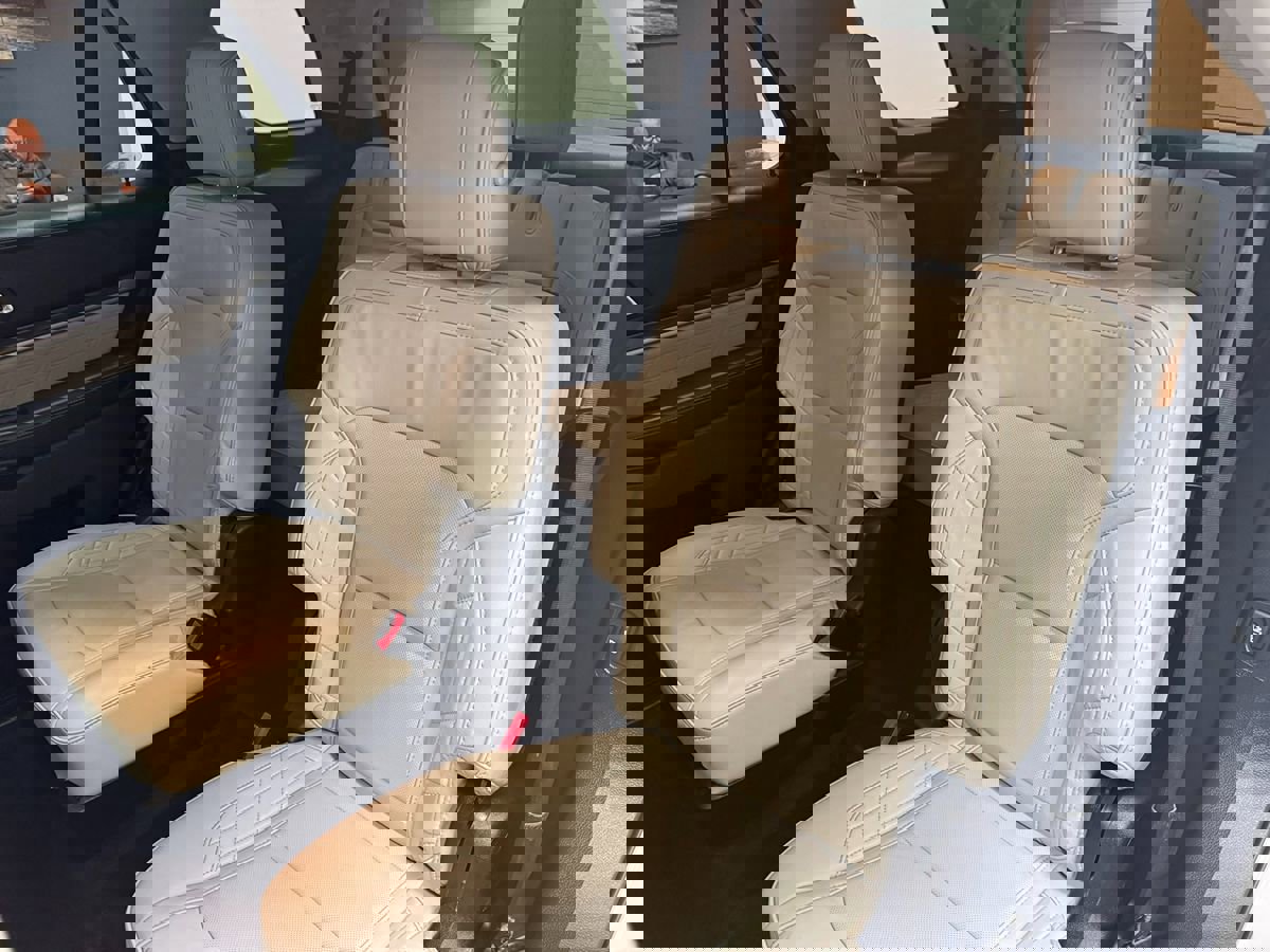 Used 2016 Ford Explorer Platinum image 42