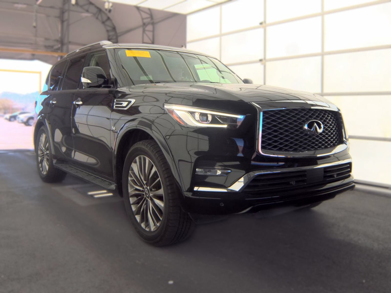 Used 2018 INFINITI QX80 2WD w/ Driver Assistance Package image 2
