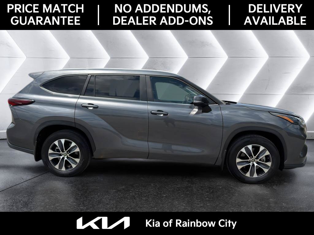 Used 2024 Toyota Highlander XLE FWD image 4