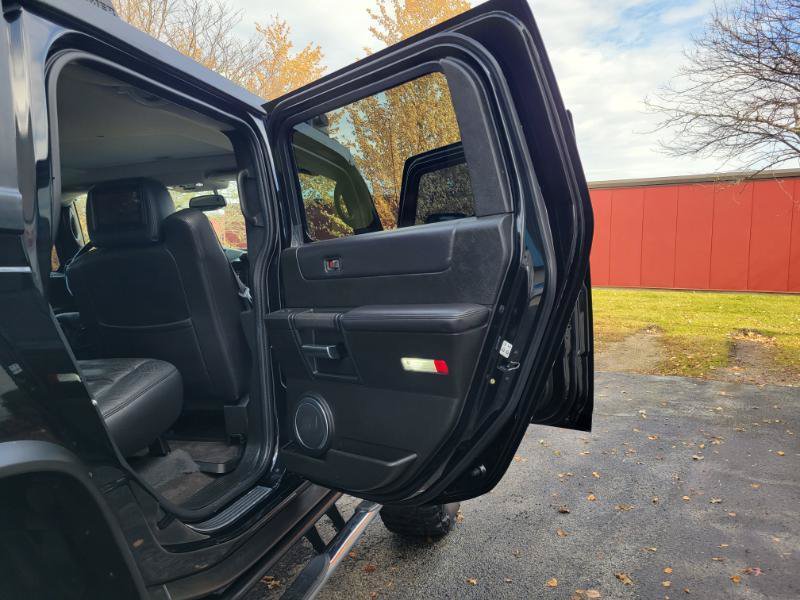 Used 2005 HUMMER H2 SUT w/ Preferred Equipment Group AWD/4WD image 70