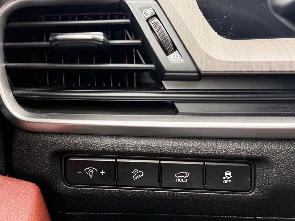 Used 2023 Kia Telluride EX w/ EX Captain's Chair Package image 21