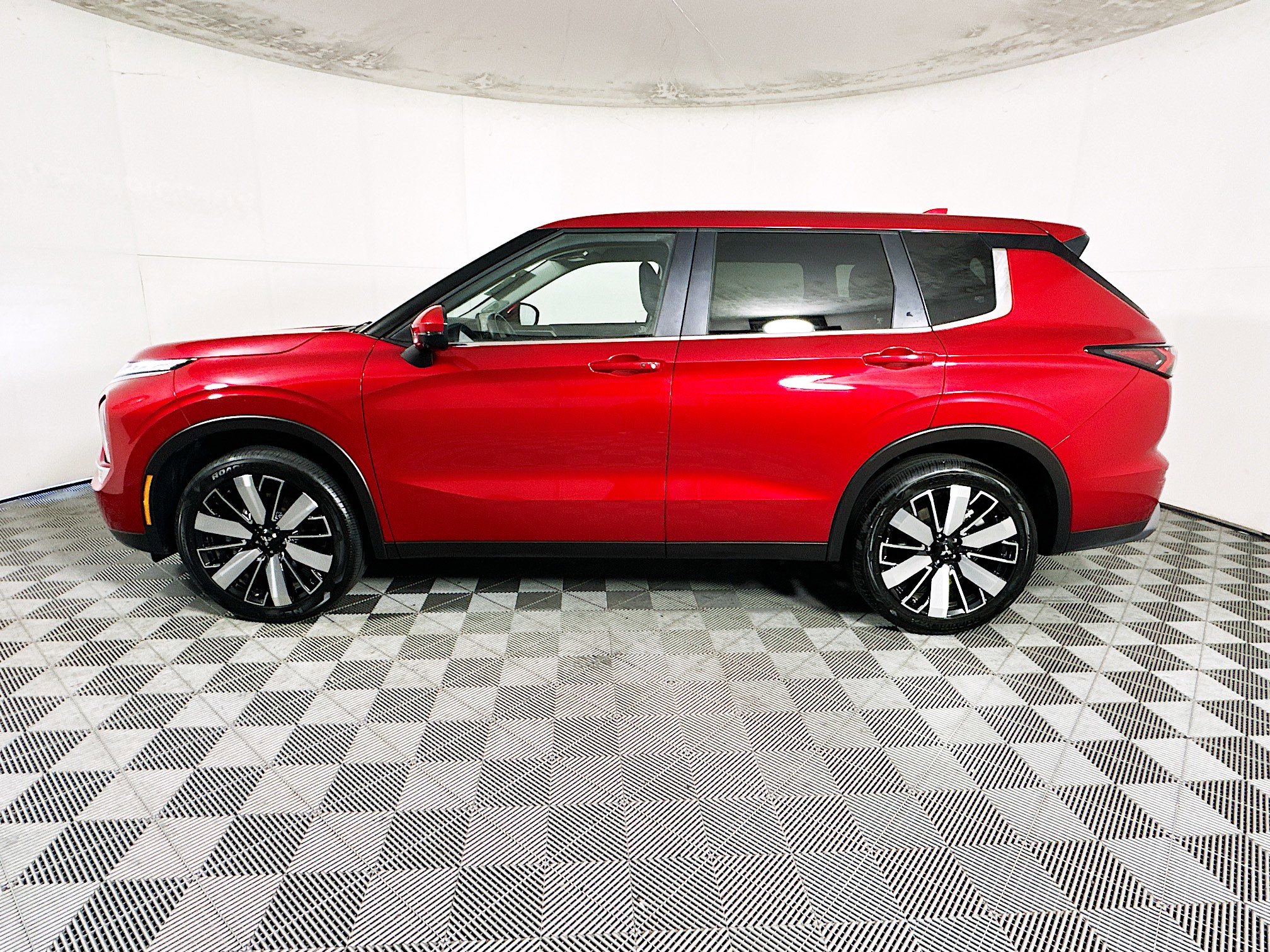 Used 2025 Mitsubishi Outlander SE FWD image 6