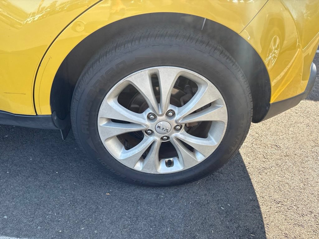 Used 2014 Kia Soul + FWD image 11
