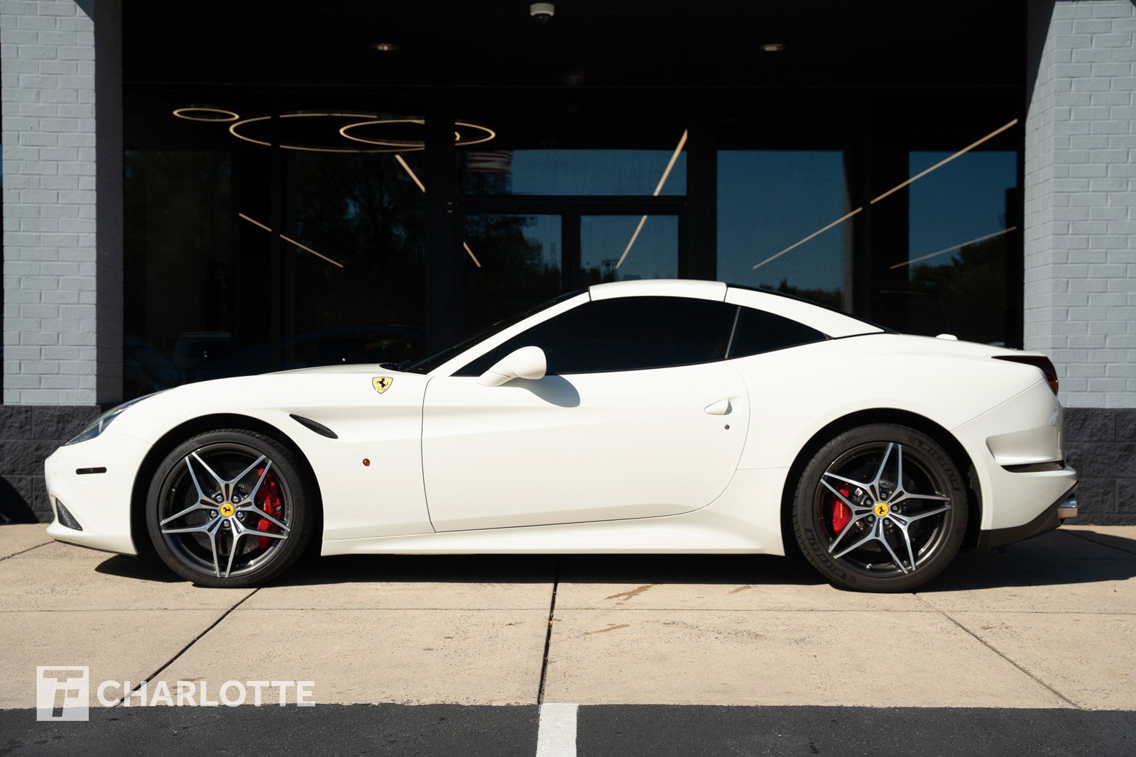 Used 2016 Ferrari California T image 8