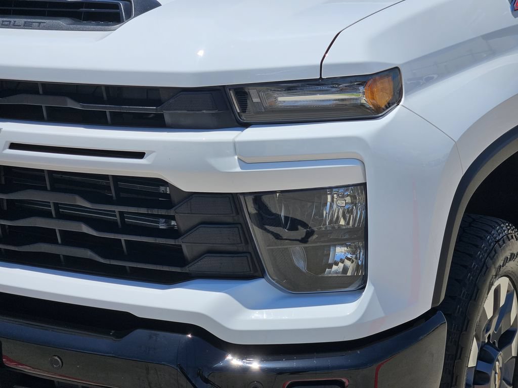 Used 2025 Chevrolet Silverado 2500 Custom w/ Custom Value Package AWD/4WD image 11