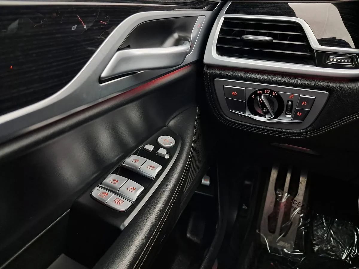 Used 2019 BMW 750i xDrive w/ M Sport Package AWD/4WD image 10