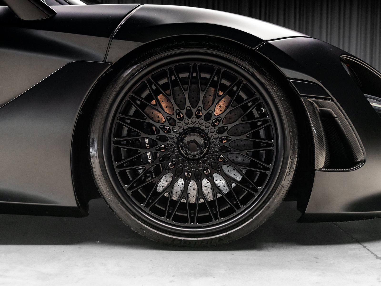 Used 2018 McLaren 720S RWD image 32