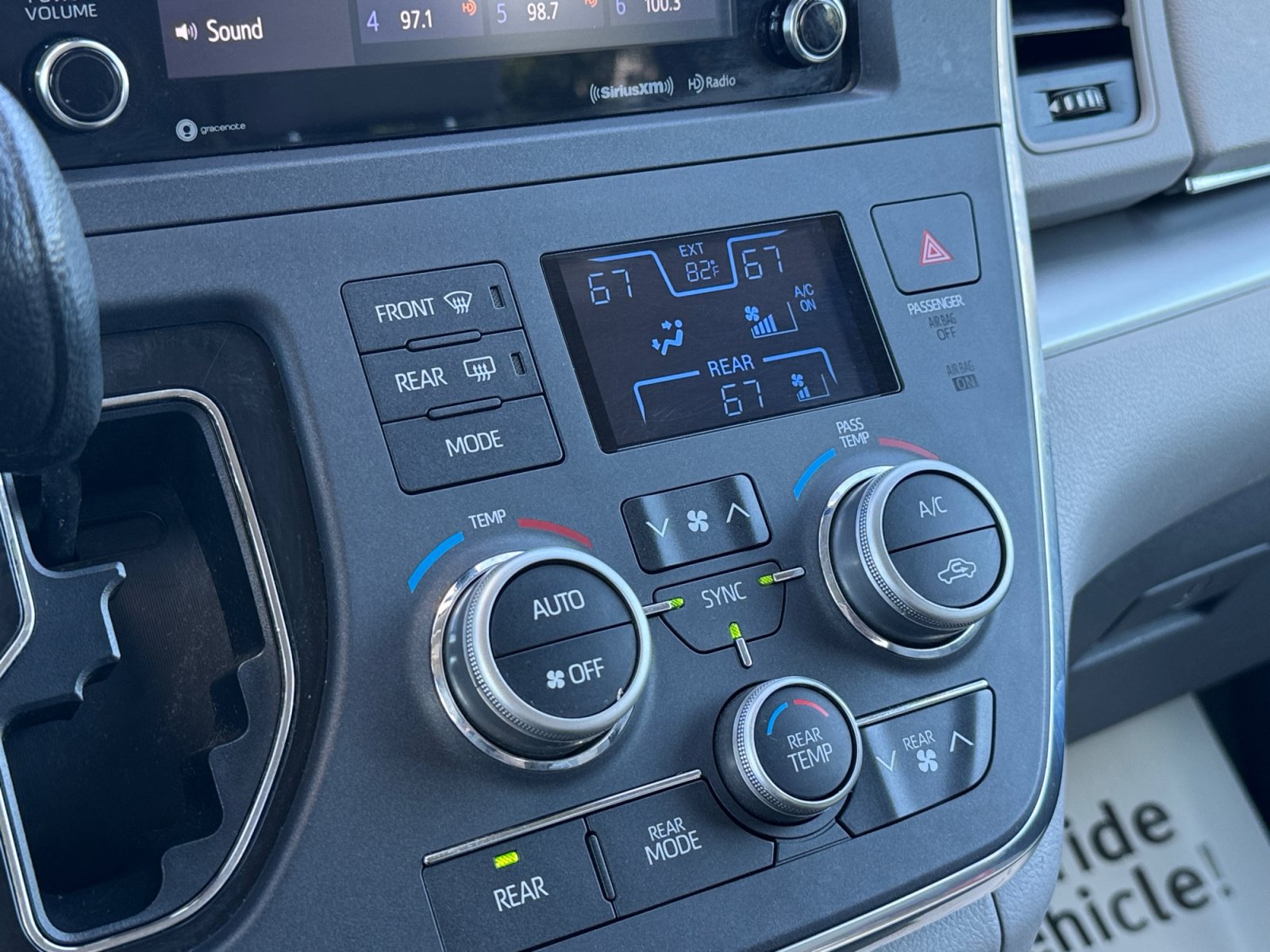 Used 2019 Toyota Sienna LE w/ LE Preferred Package AWD/4WD image 22