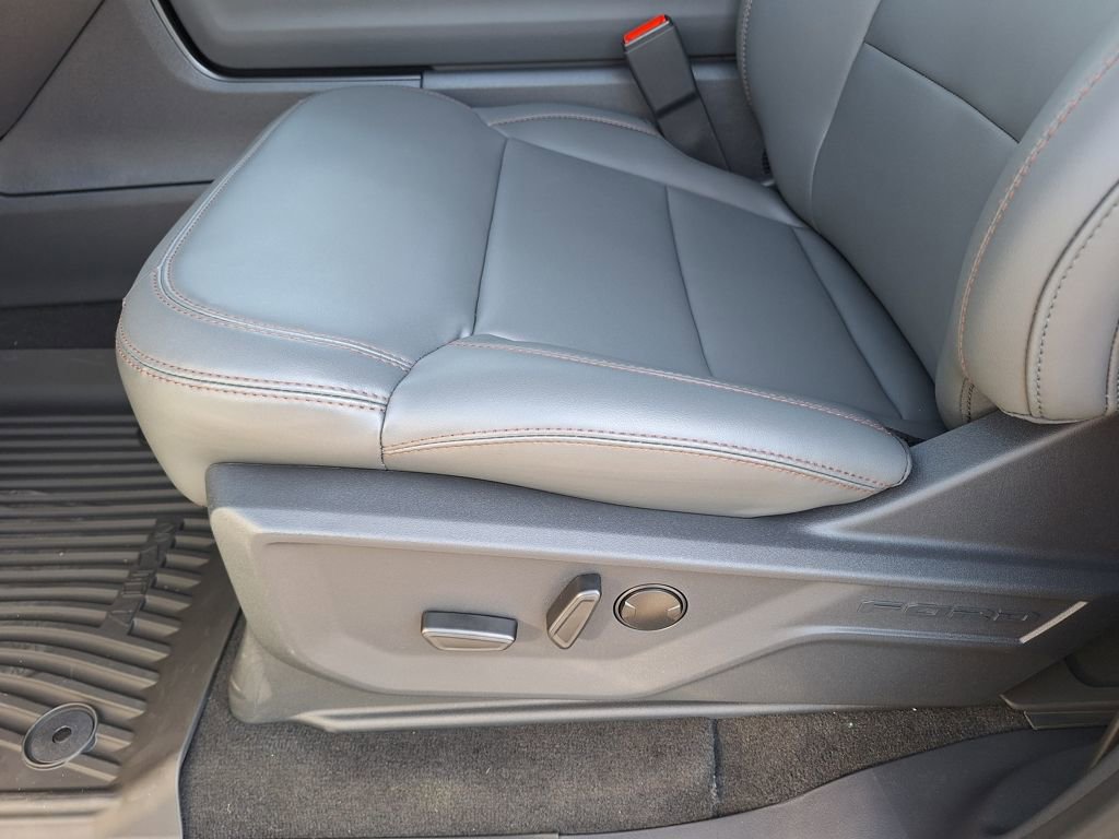 New 2025 Ford Expedition Active image 5