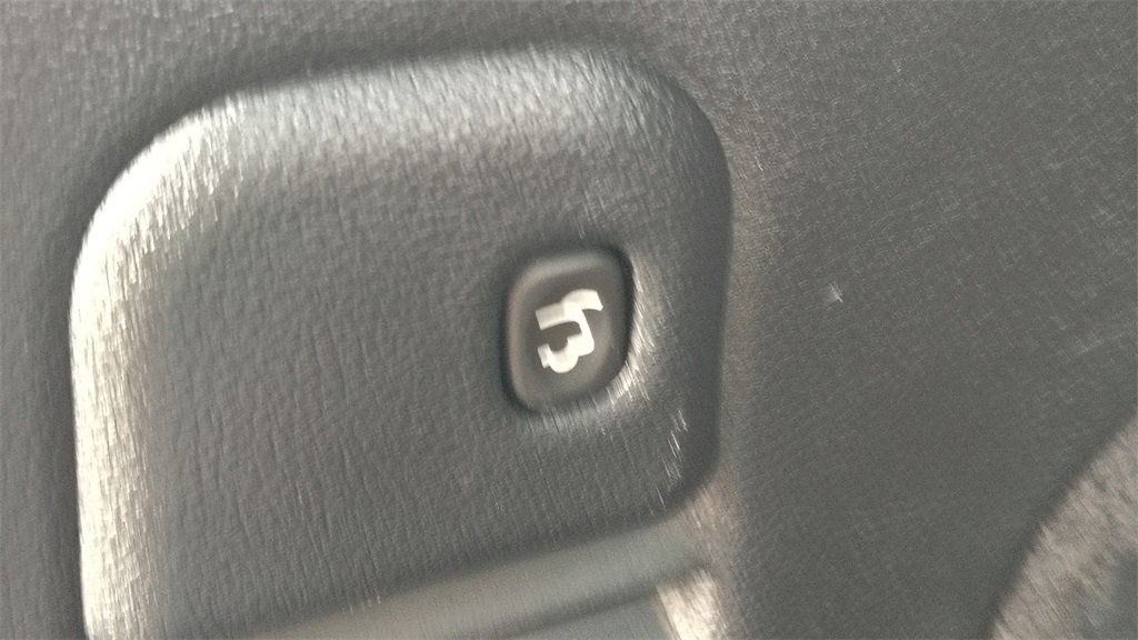 Used 2019 Jeep Grand Cherokee Altitude image 31